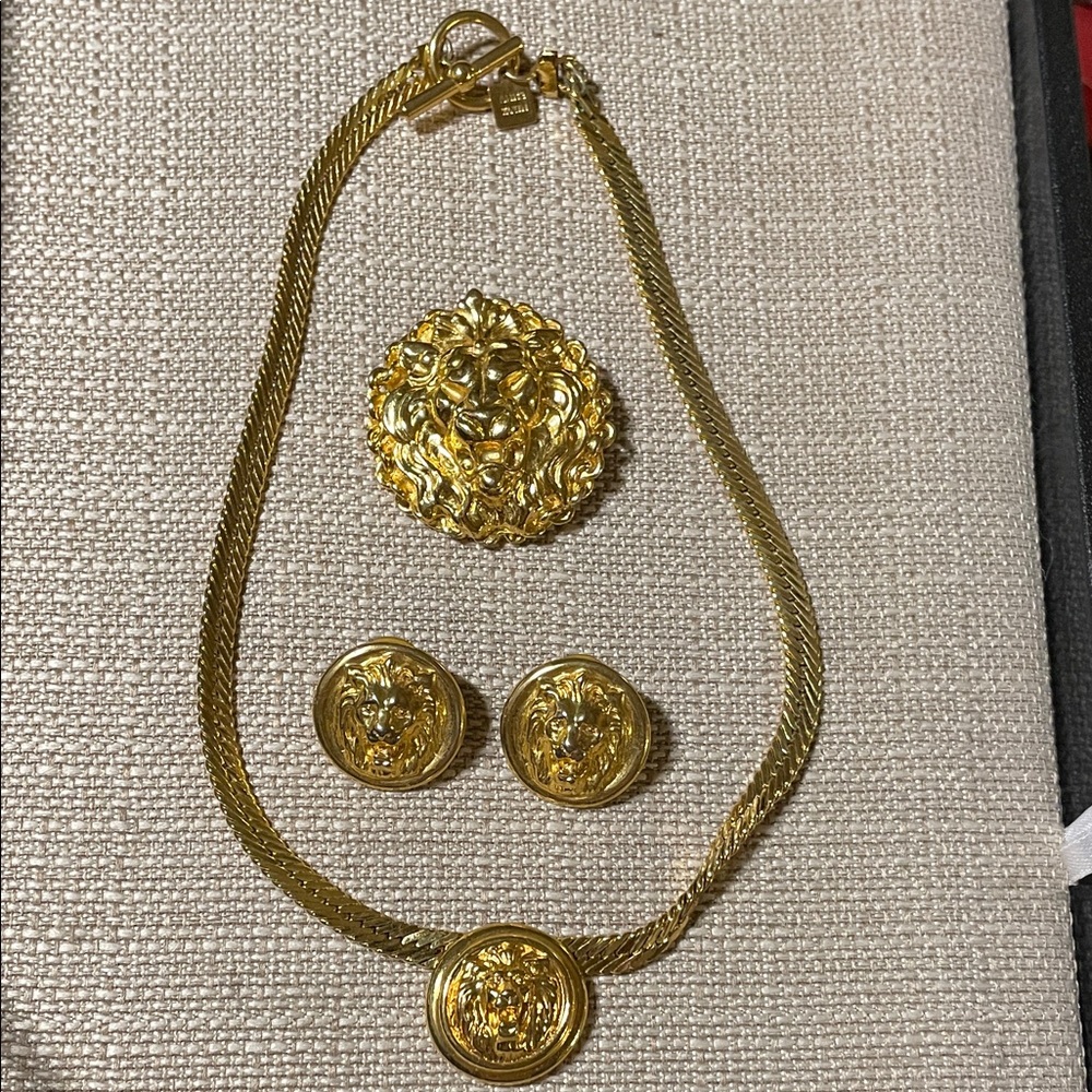 Anne Klein Gold Lion Medallion Necklace brooch earrings set vintage
